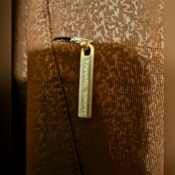 #200 TAHARI SPORT- Brown Printed Leggings,gold side zipper pockets,varies Sizes - Picture 4 of 8